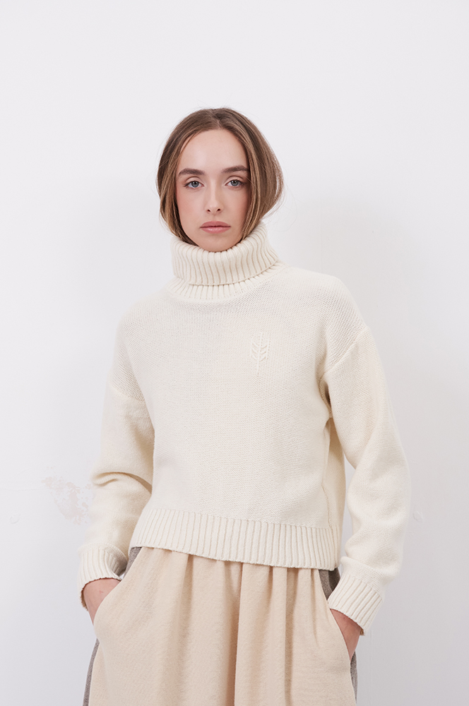 Светрик молочний короткий з вишивкою(СВ 66)